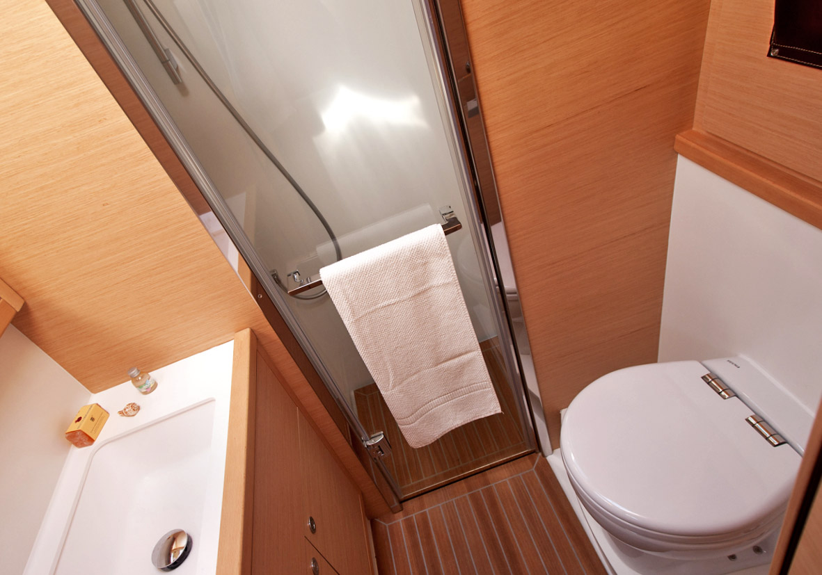 bathroom:head.jpg