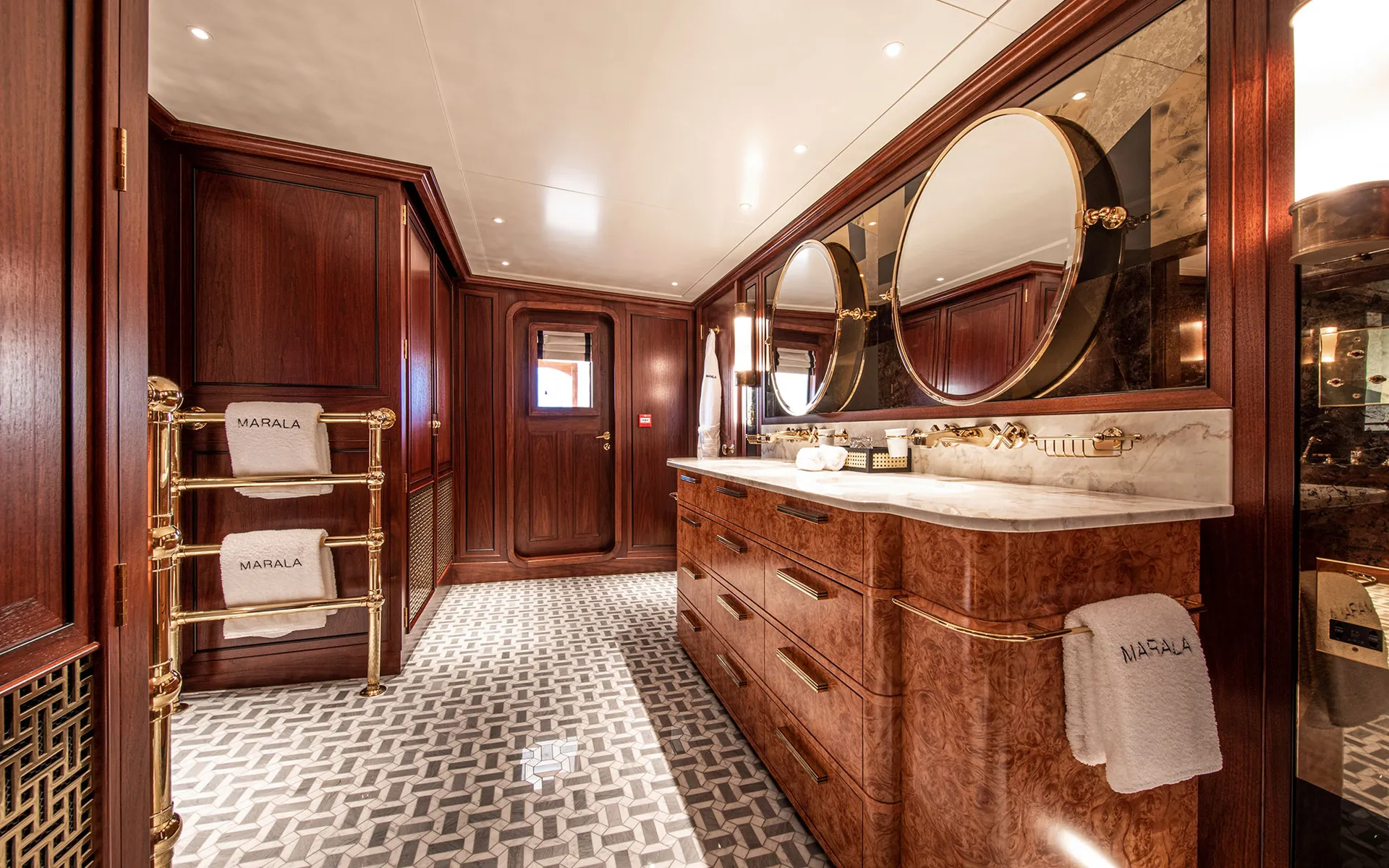 beautiful master ensuite.png