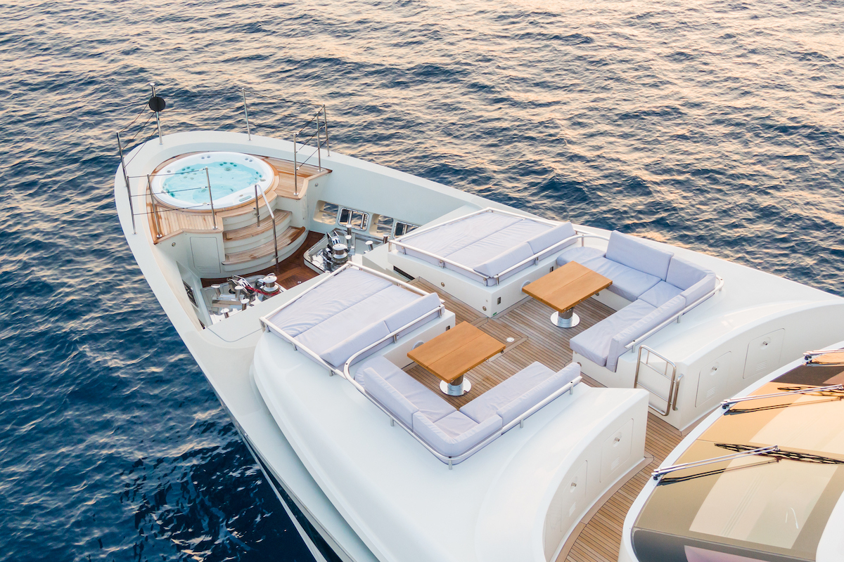 bow jacuzzi.jpg