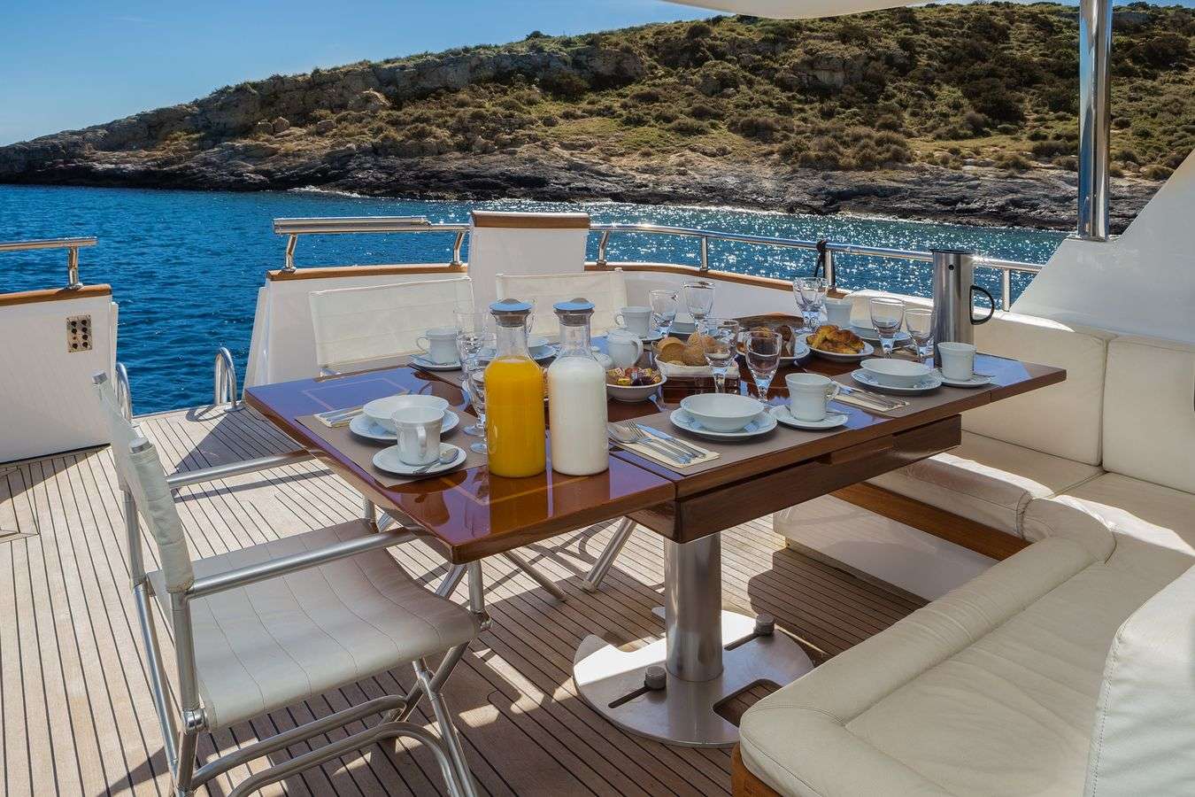 breakfast alfresco.jpg