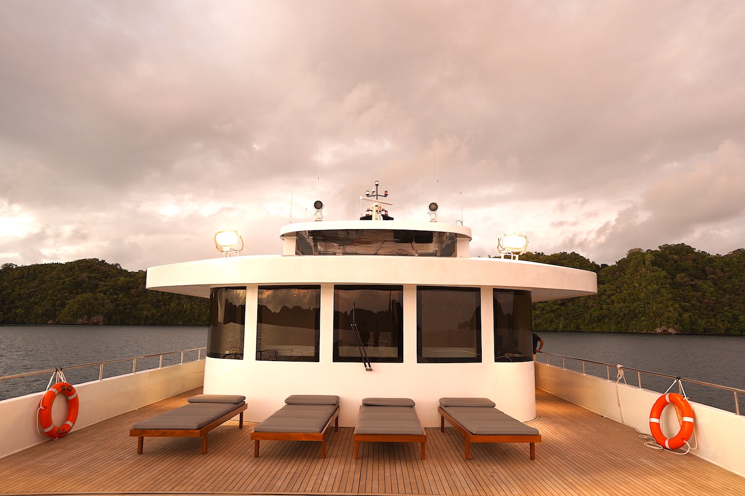 bridge deck fore sunbathing area.jpg