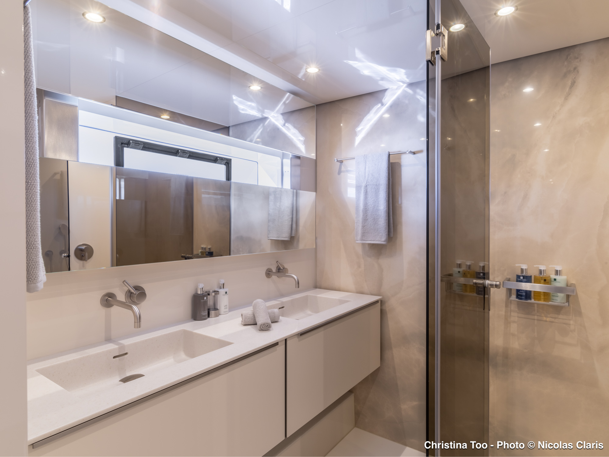 cabin - ensuite bathroom.jpg