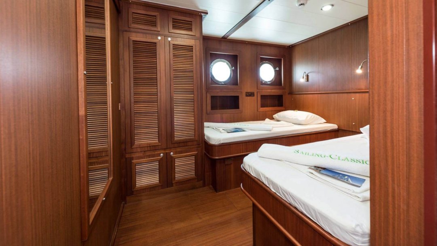 cabin with double bedroom 01.jpg