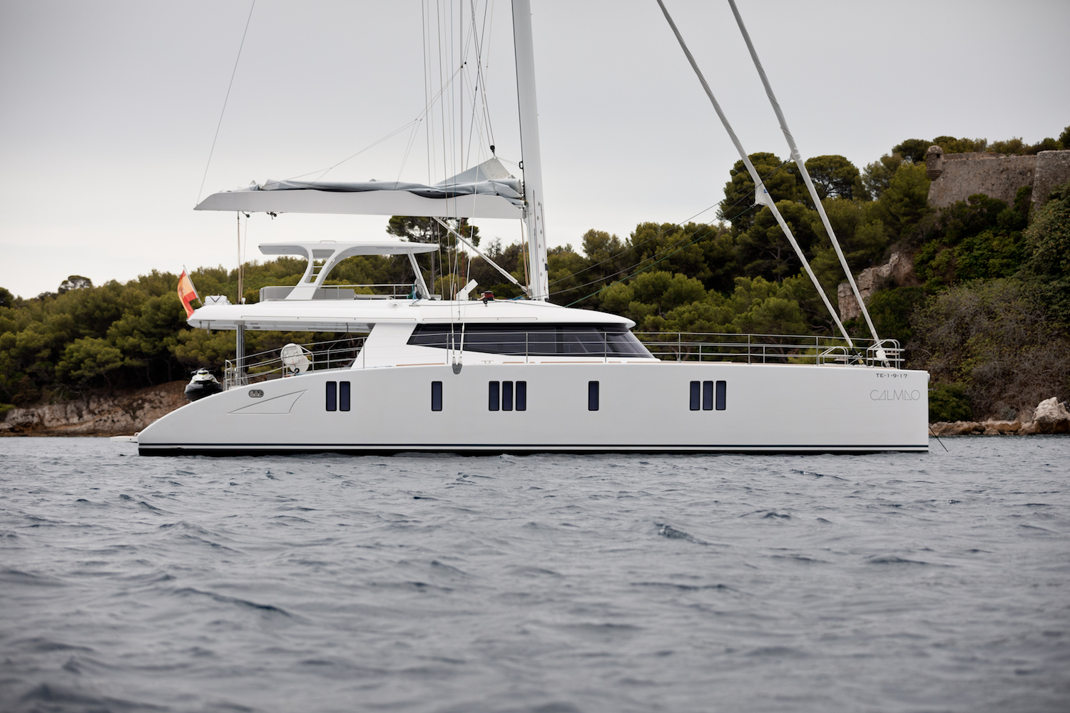 catamaran CALMAO profile.jpg