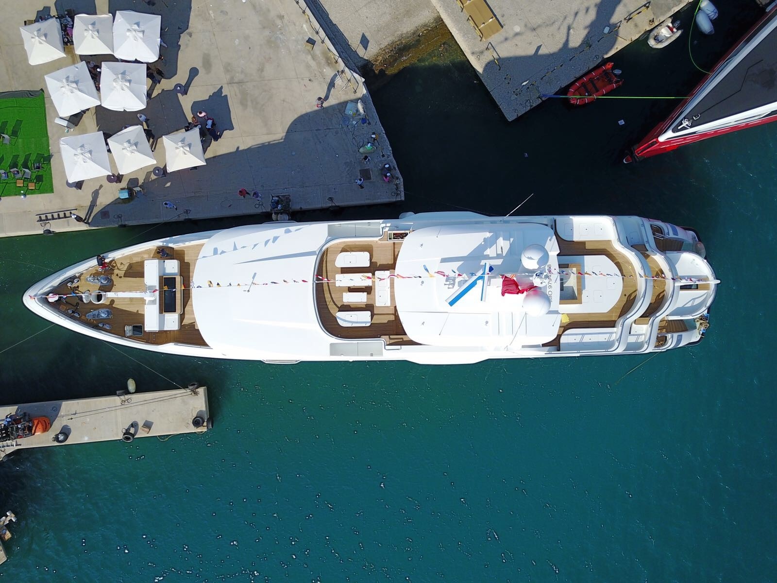 cmb-superyacht-liquid-sky- from above.jpg