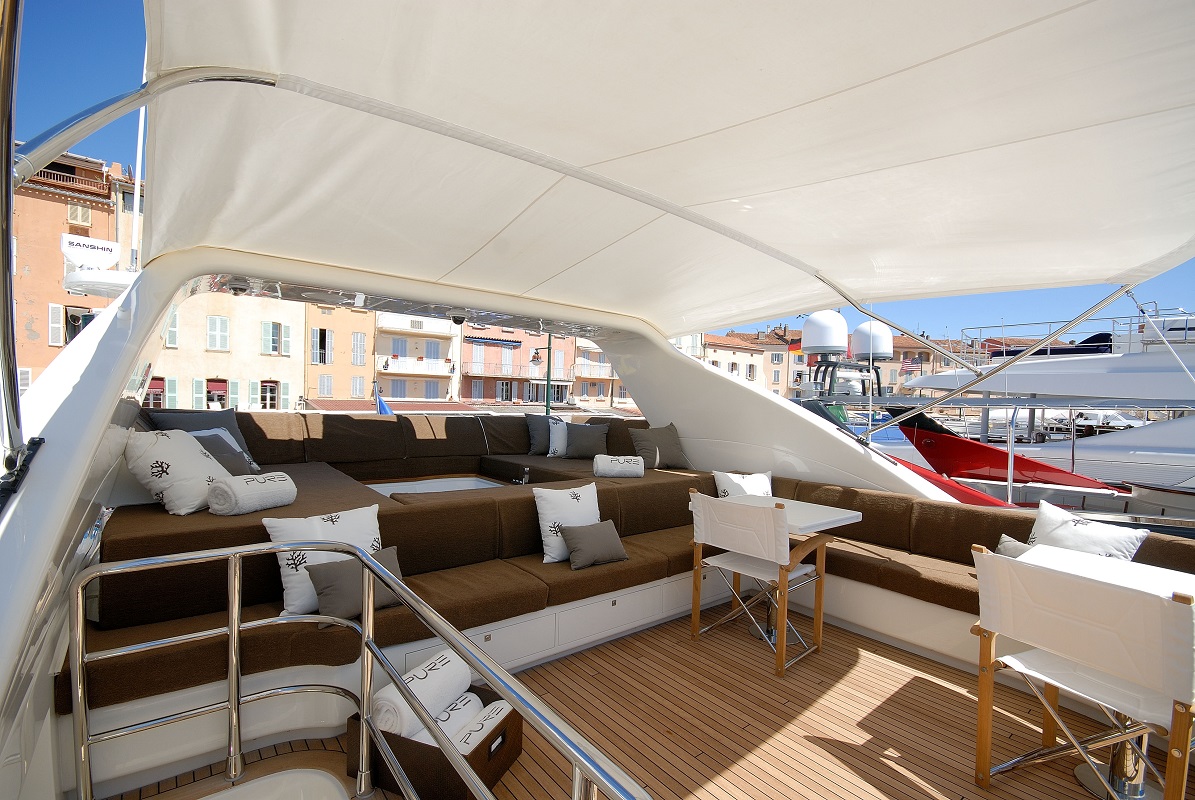 comfortable lounging on sundeck.jpg