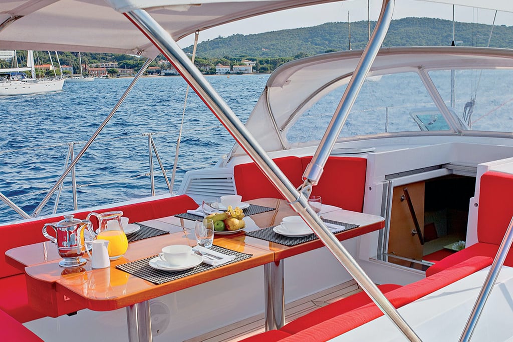deck dining.jpg