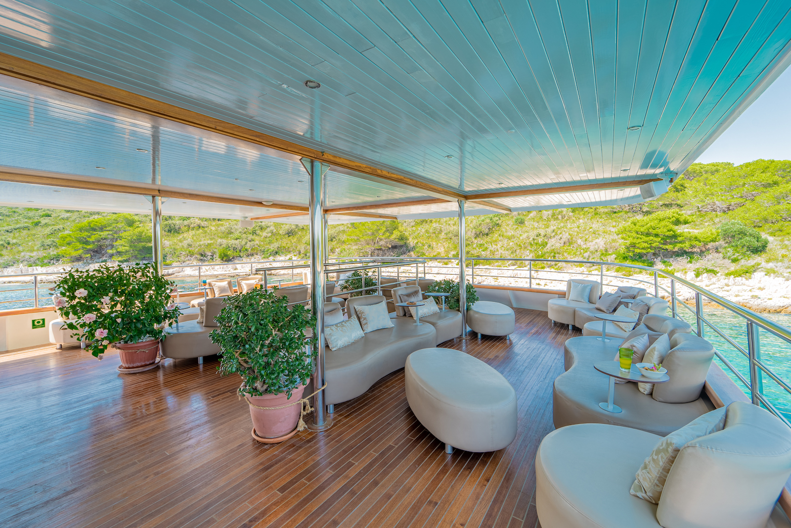 deck exterior relaxation area.jpg
