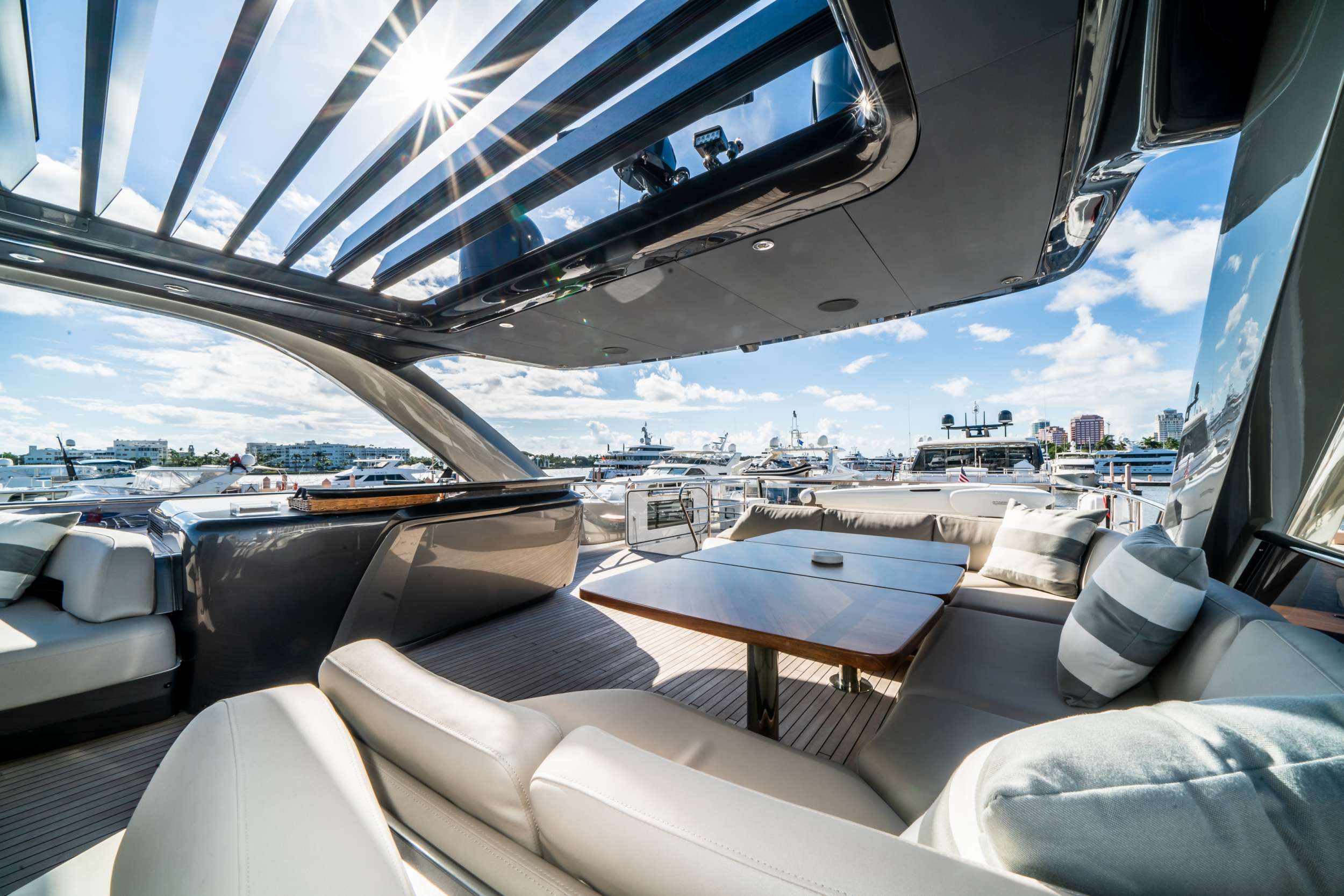 deck flybridge.jpg