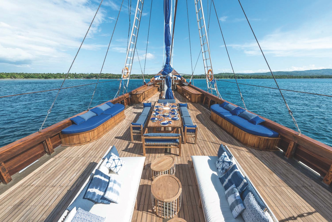 deck relaxation and dining areas.jpg