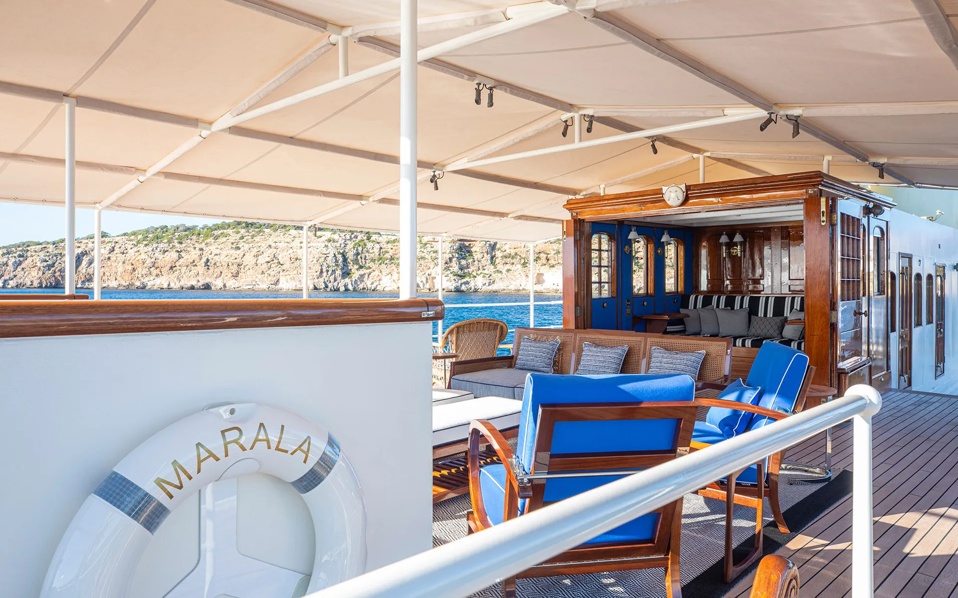 deck seating area.png