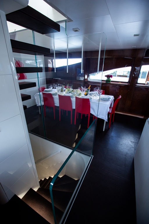 dining area and staiwell to lower deck.jpg