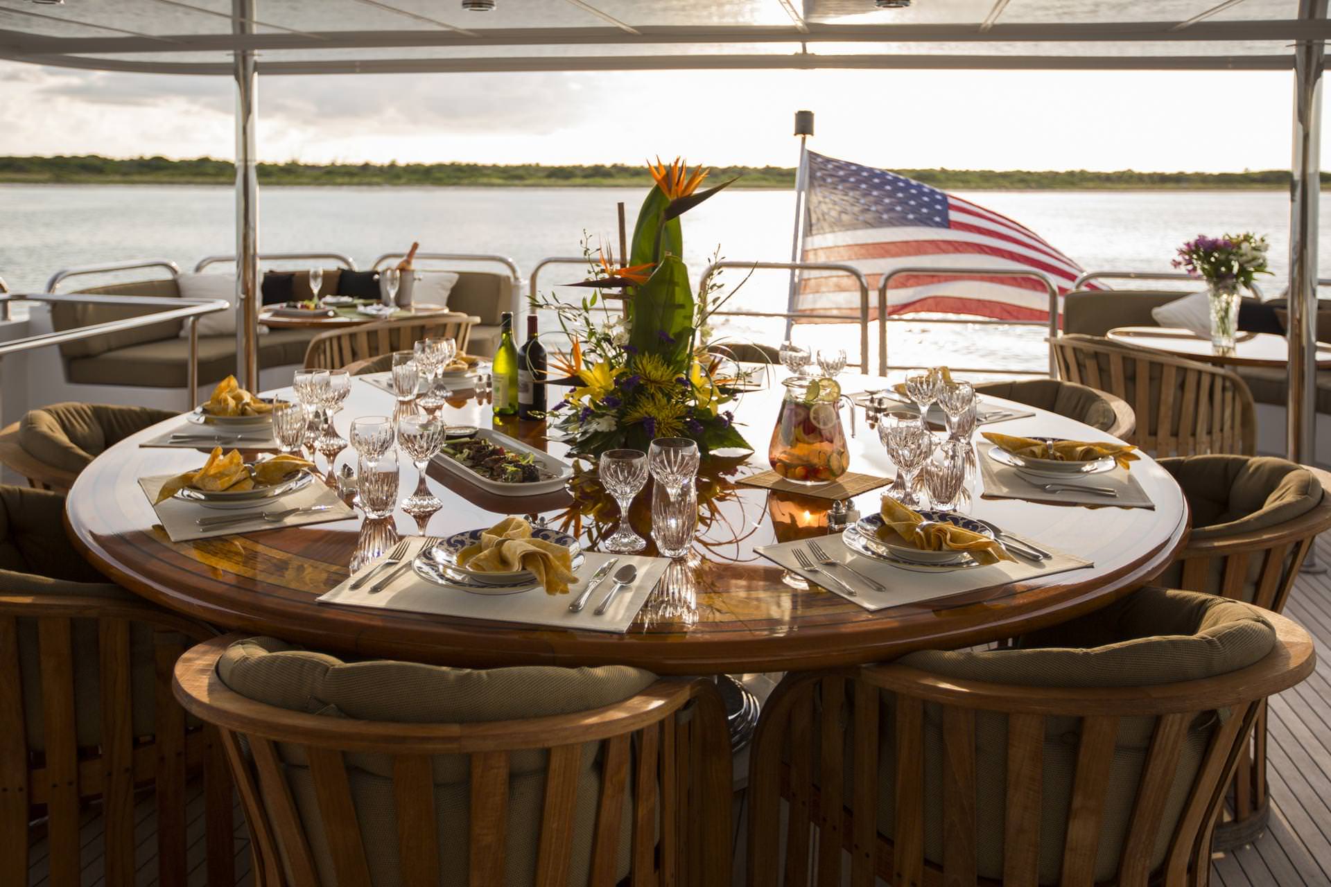 dining set up alfresco.jpg