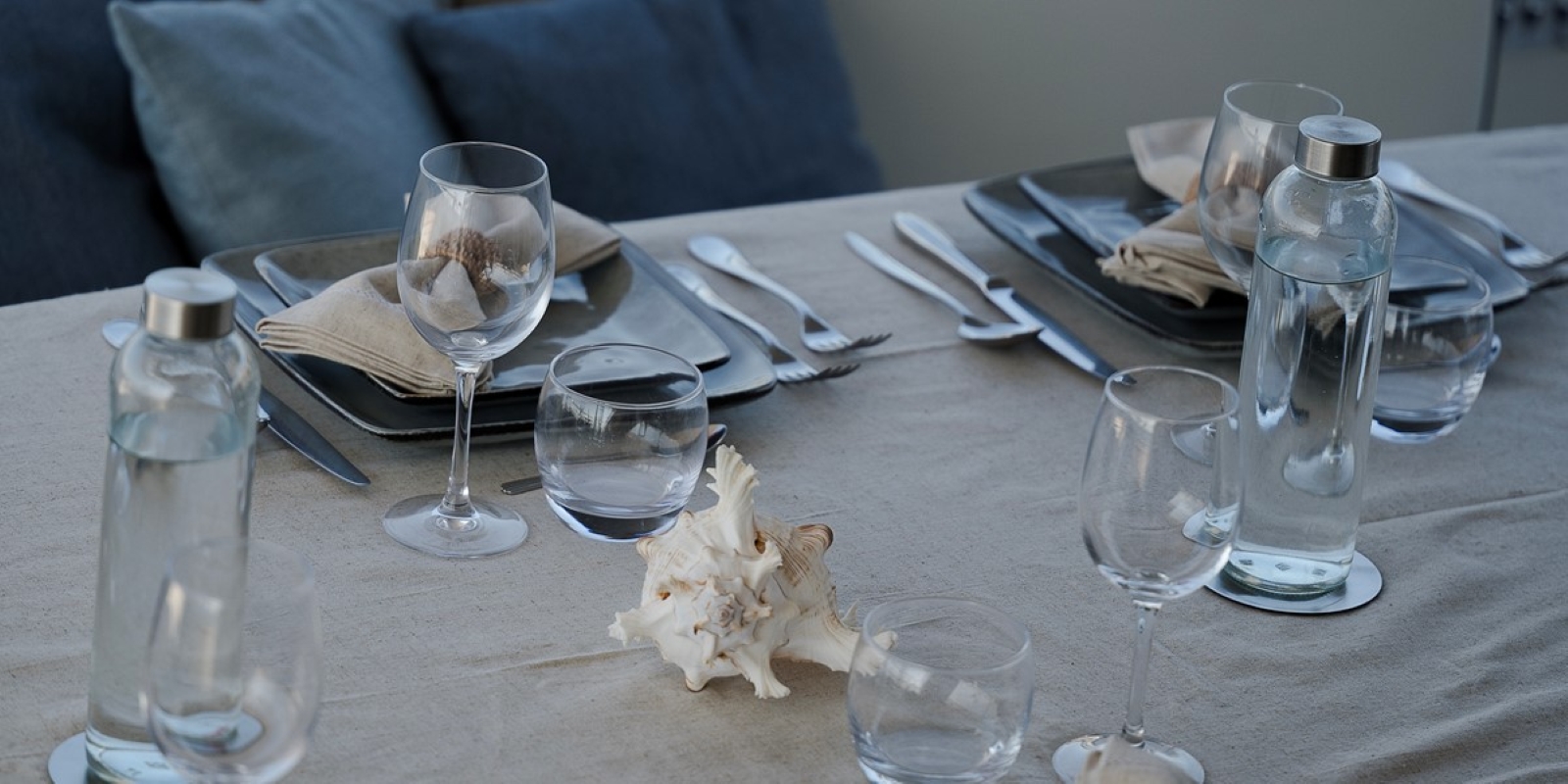 dining table setting 01.jpg