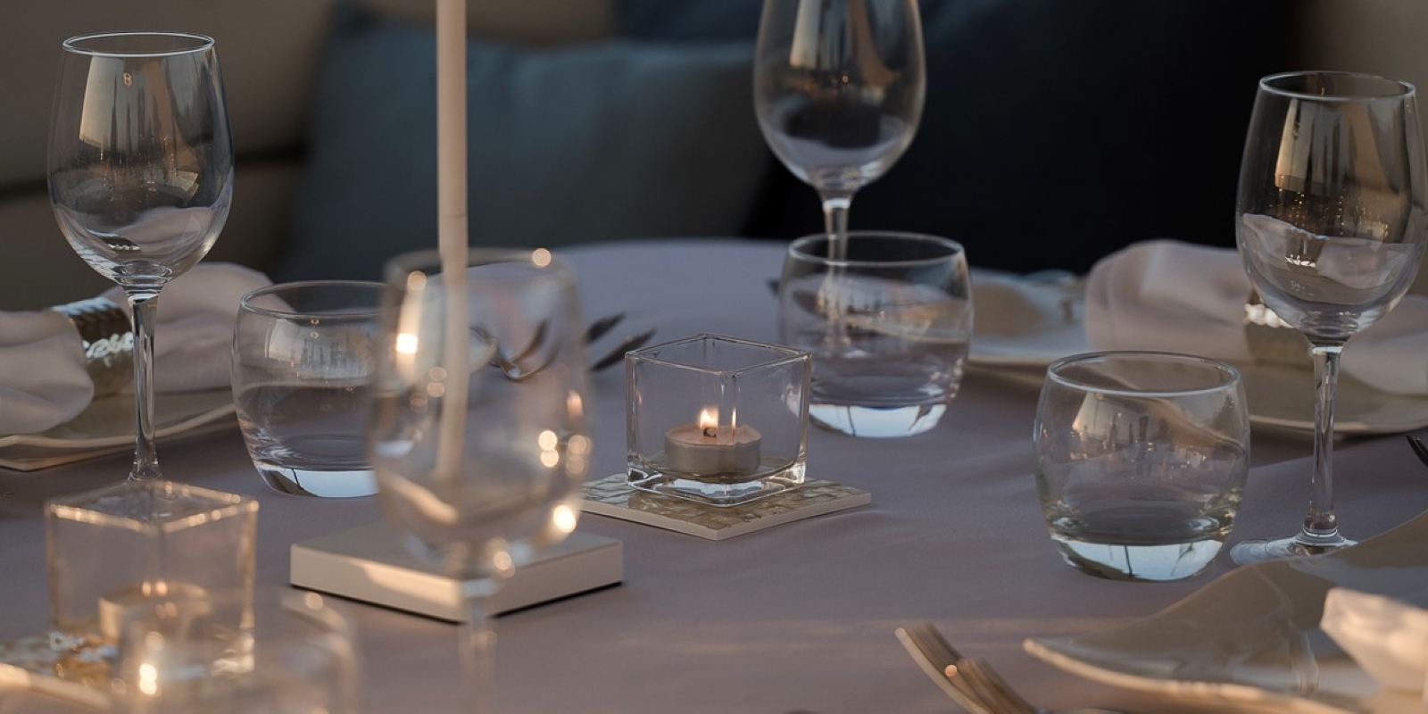 dining table setting.jpg