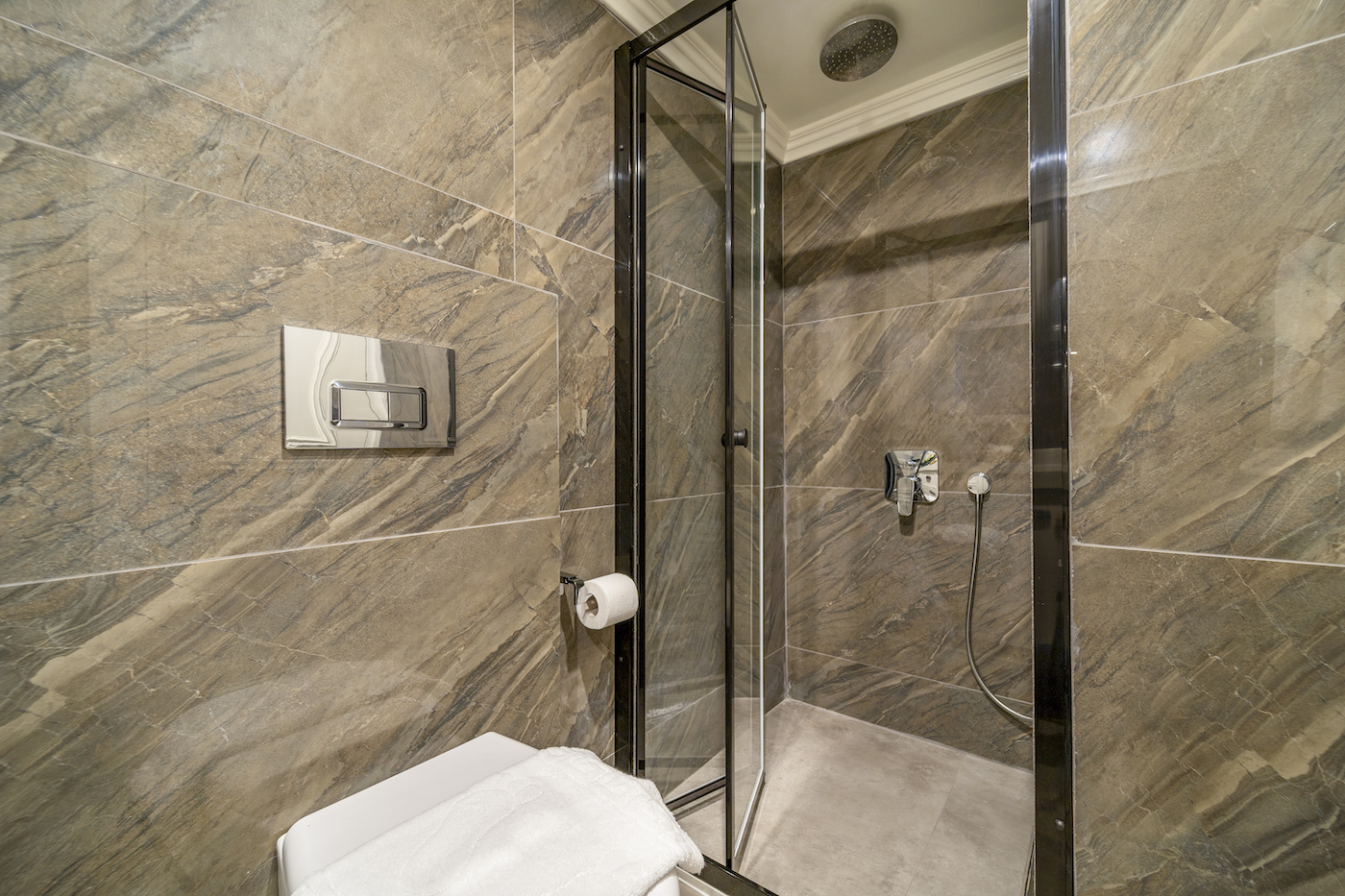 double cabin 1 - ensuite.jpg