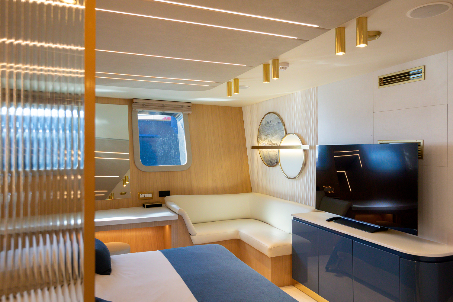 double cabin with tv 3.jpg