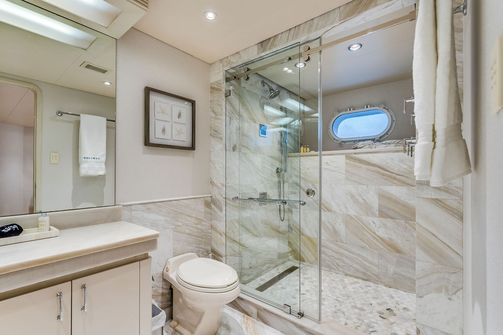 double guest bathoom .jpg