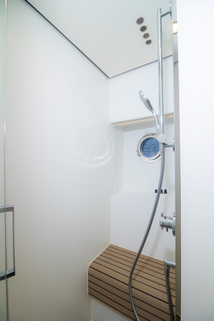 double guest cabin shower.jpg
