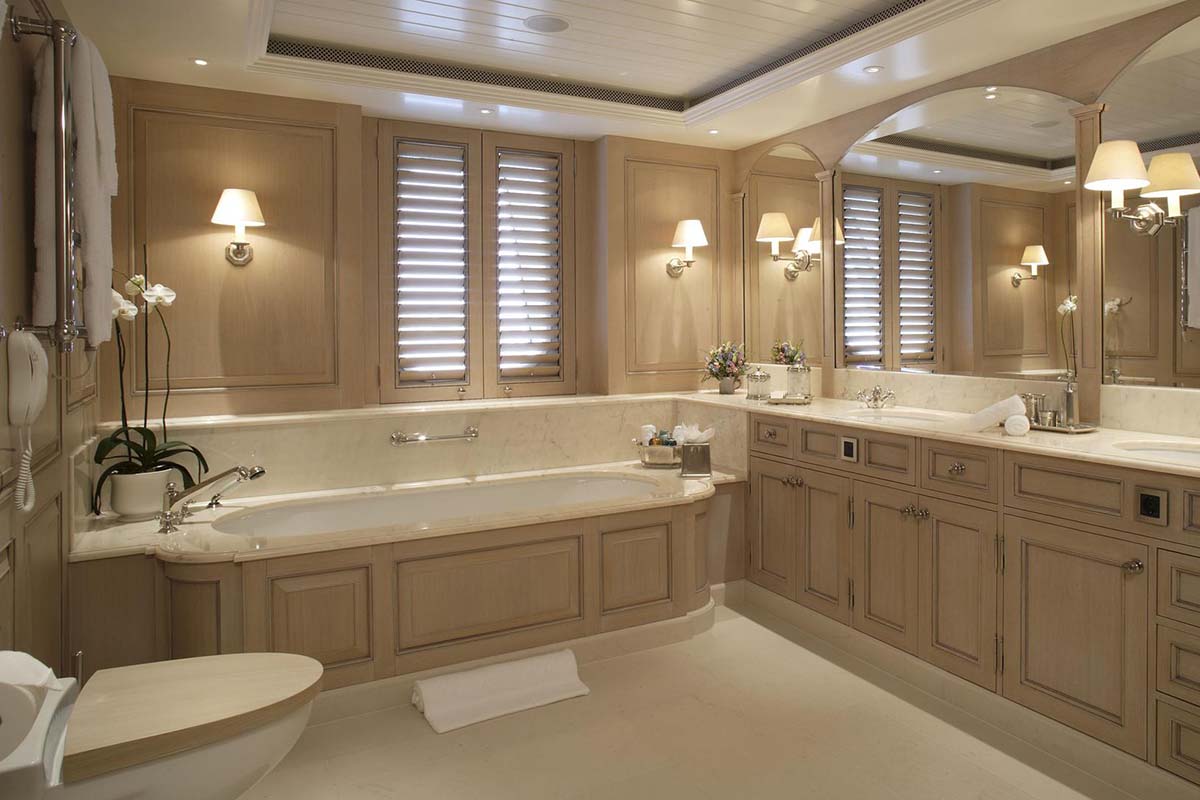 double guest stateroom ensuite bathroom.jpg