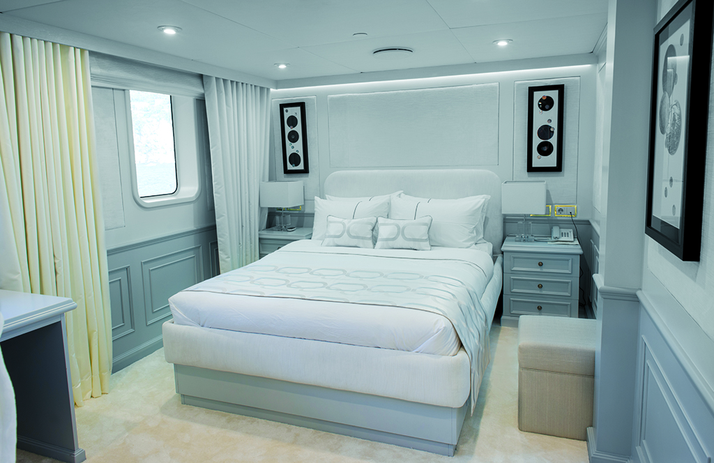 double guest suite.jpg