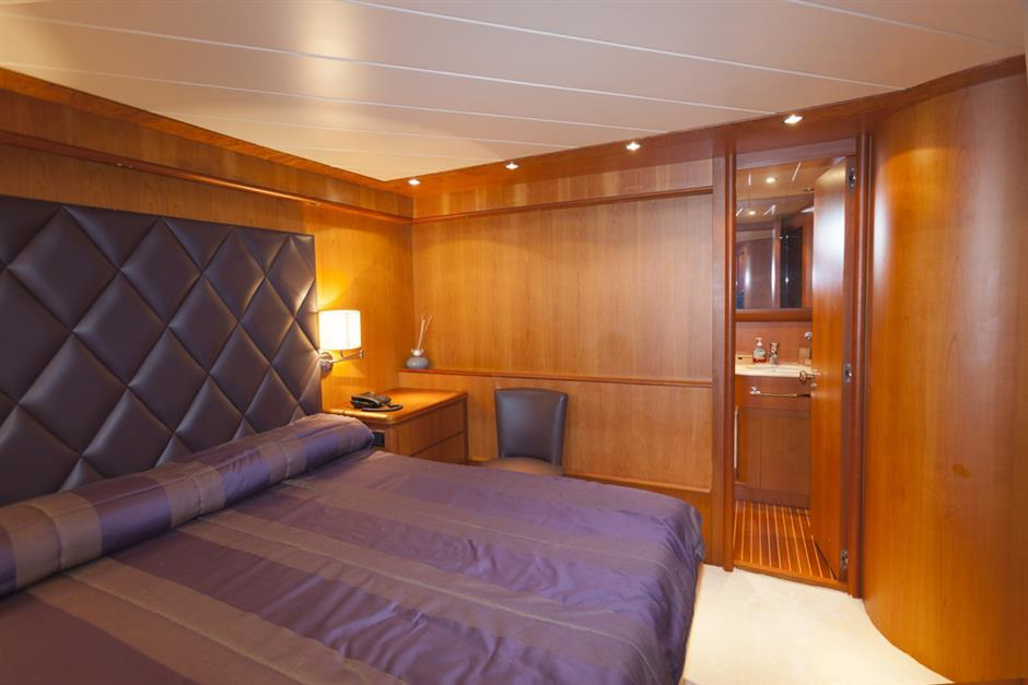 double with ensuite bathroom.png