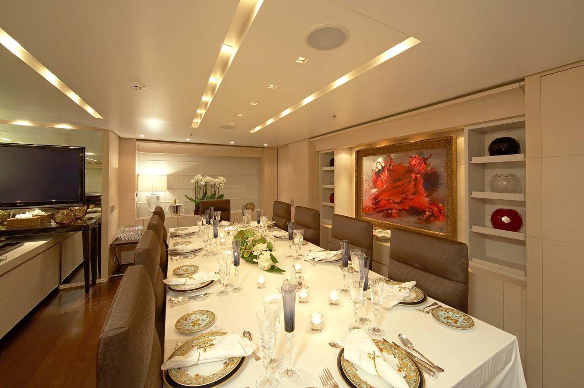 elegant dining set up.jpg