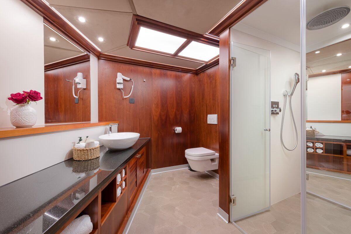 ensuita bathroom with shower.jpg
