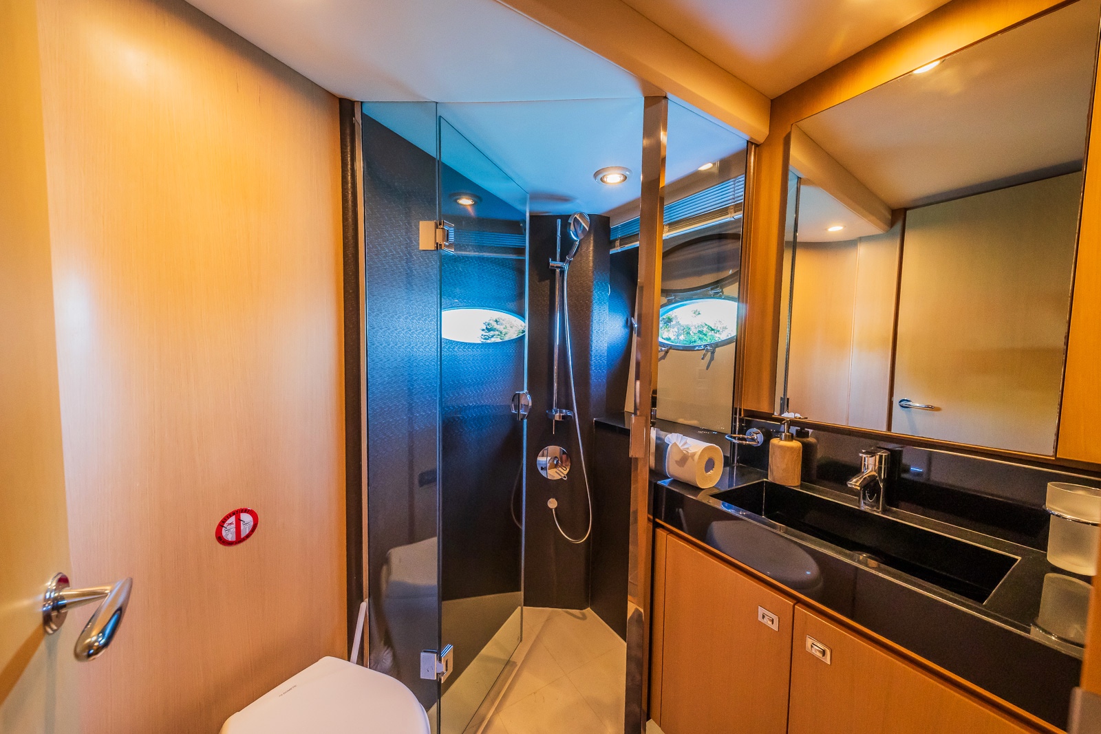 ensuite bathoom for guest.jpg