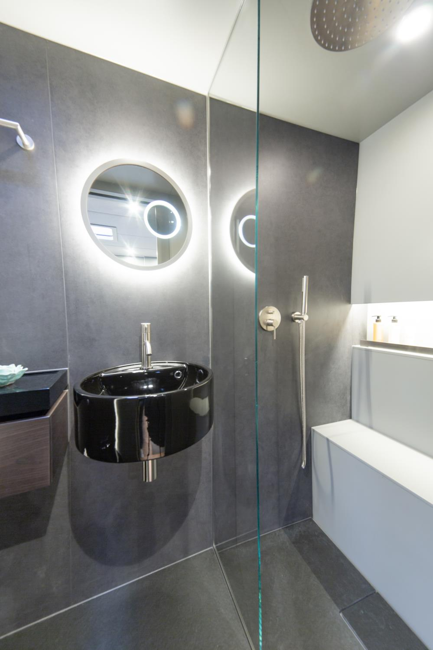 ensuite with shower.png