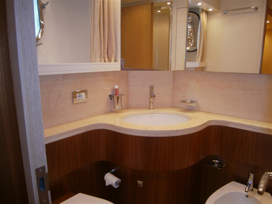 ensuite-bathroom.jpg