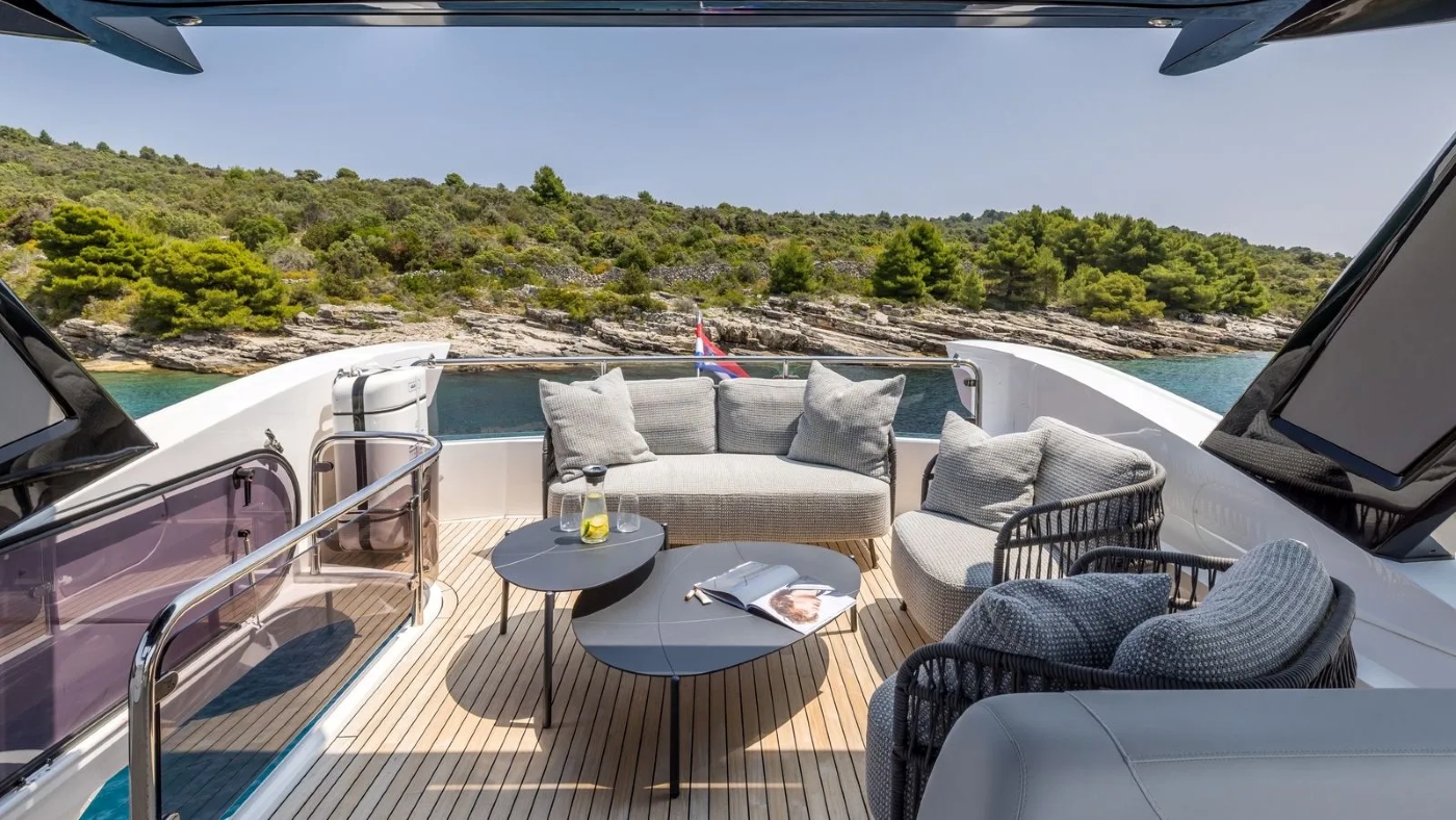 exterior Relaxation area with sea views 02.jpg