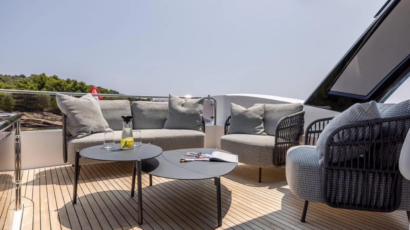 exterior Relaxation area with sea views 03.jpg