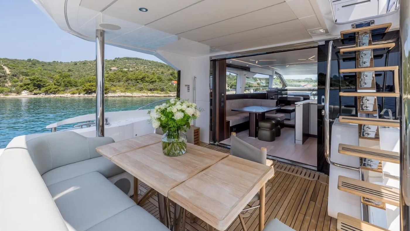 exterior Relaxation area with sea views 04.jpg