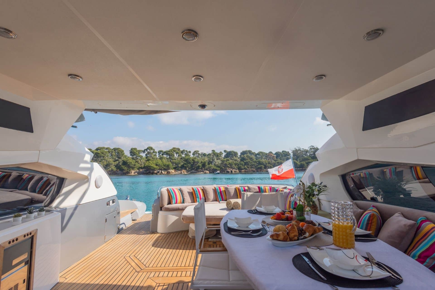 exterior dinning ara with sea views.jpg