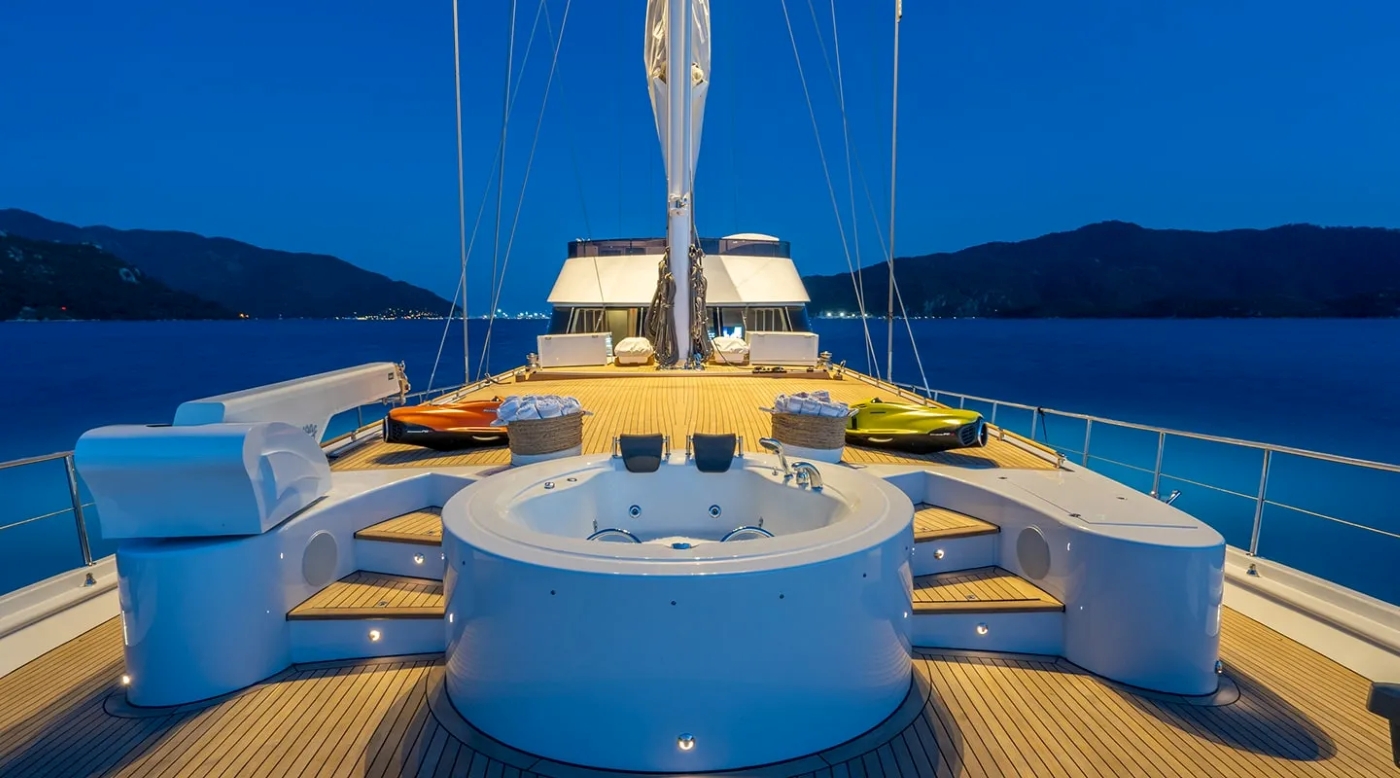 exterior entertainment area 01.jpg