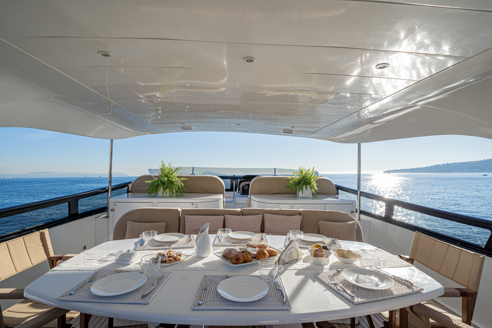 flybridge - dining.jpg