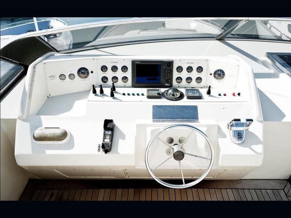 flybridge helm.jpg