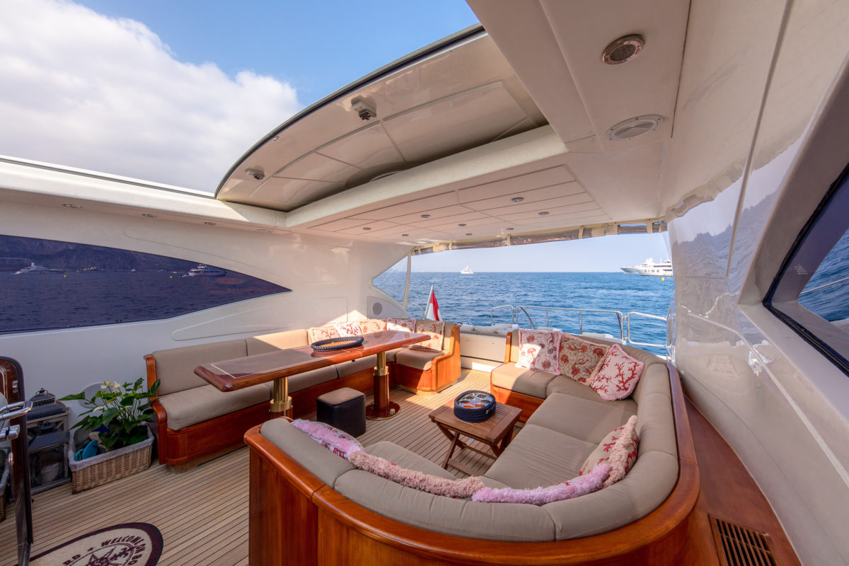 flybridge saloon.jpg