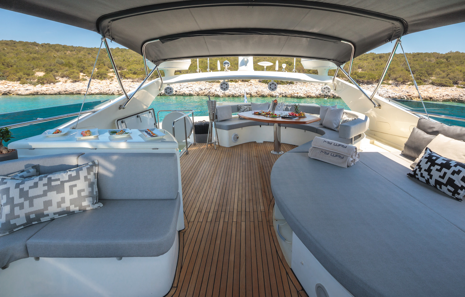 flybridge seating and relaxation area.jpg