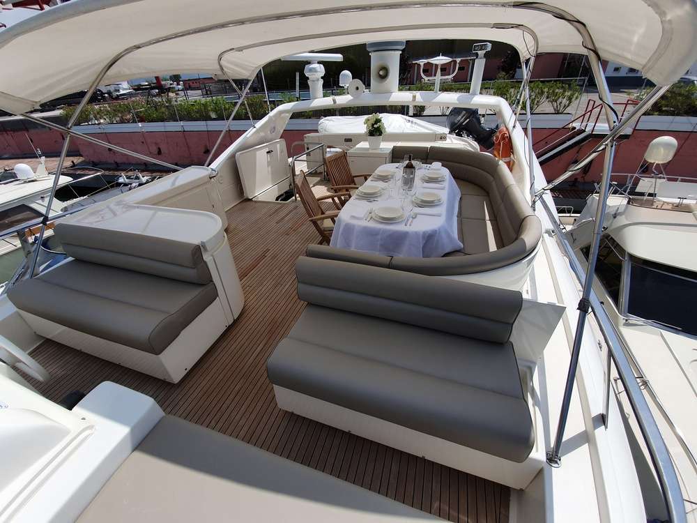 flyrbidge alfresco dining.jpg