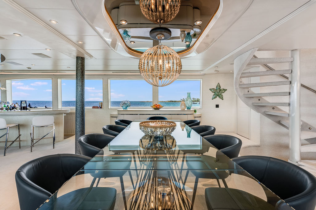 glass dining table .jpg