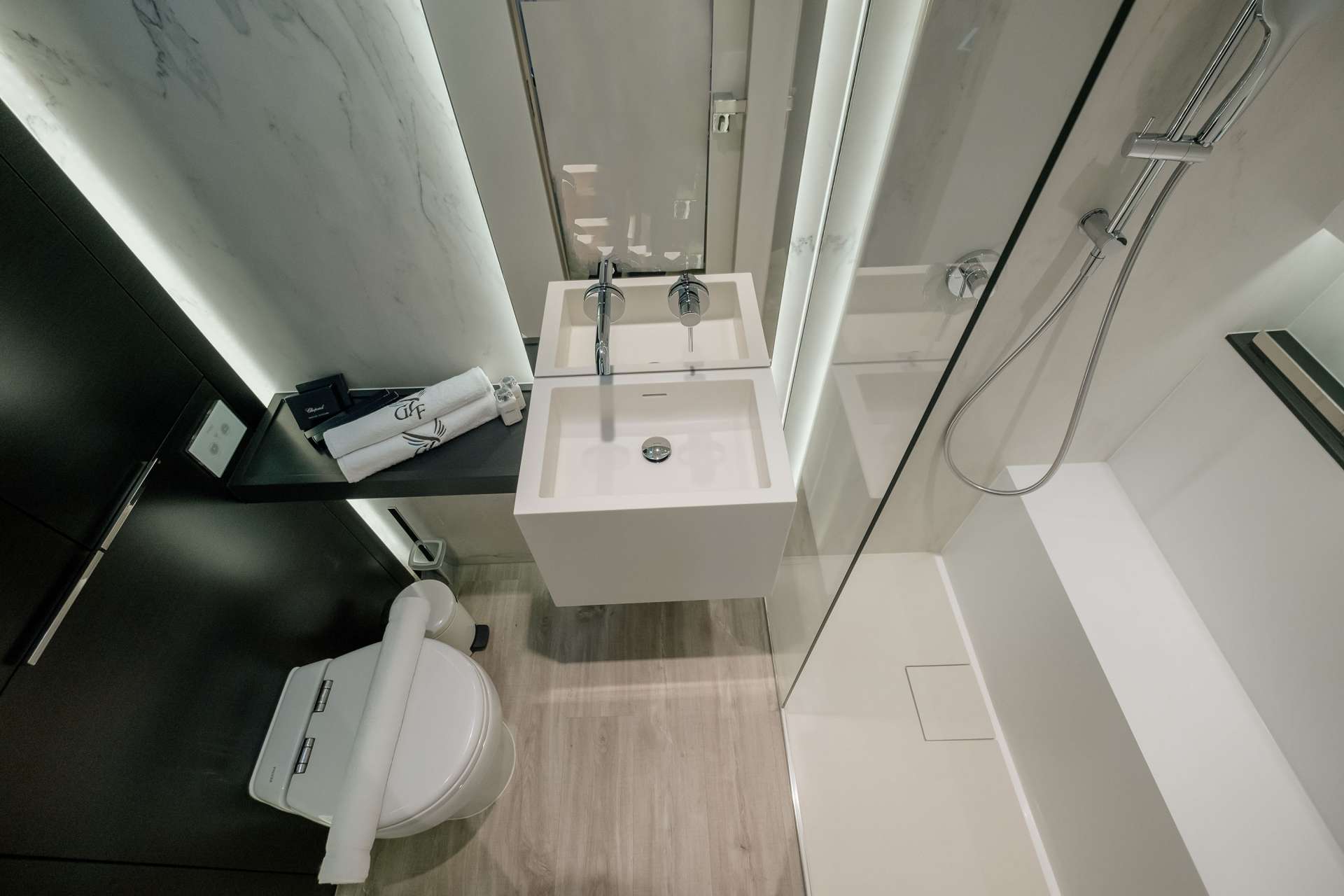 gouble guest cabin ensuite.jpg