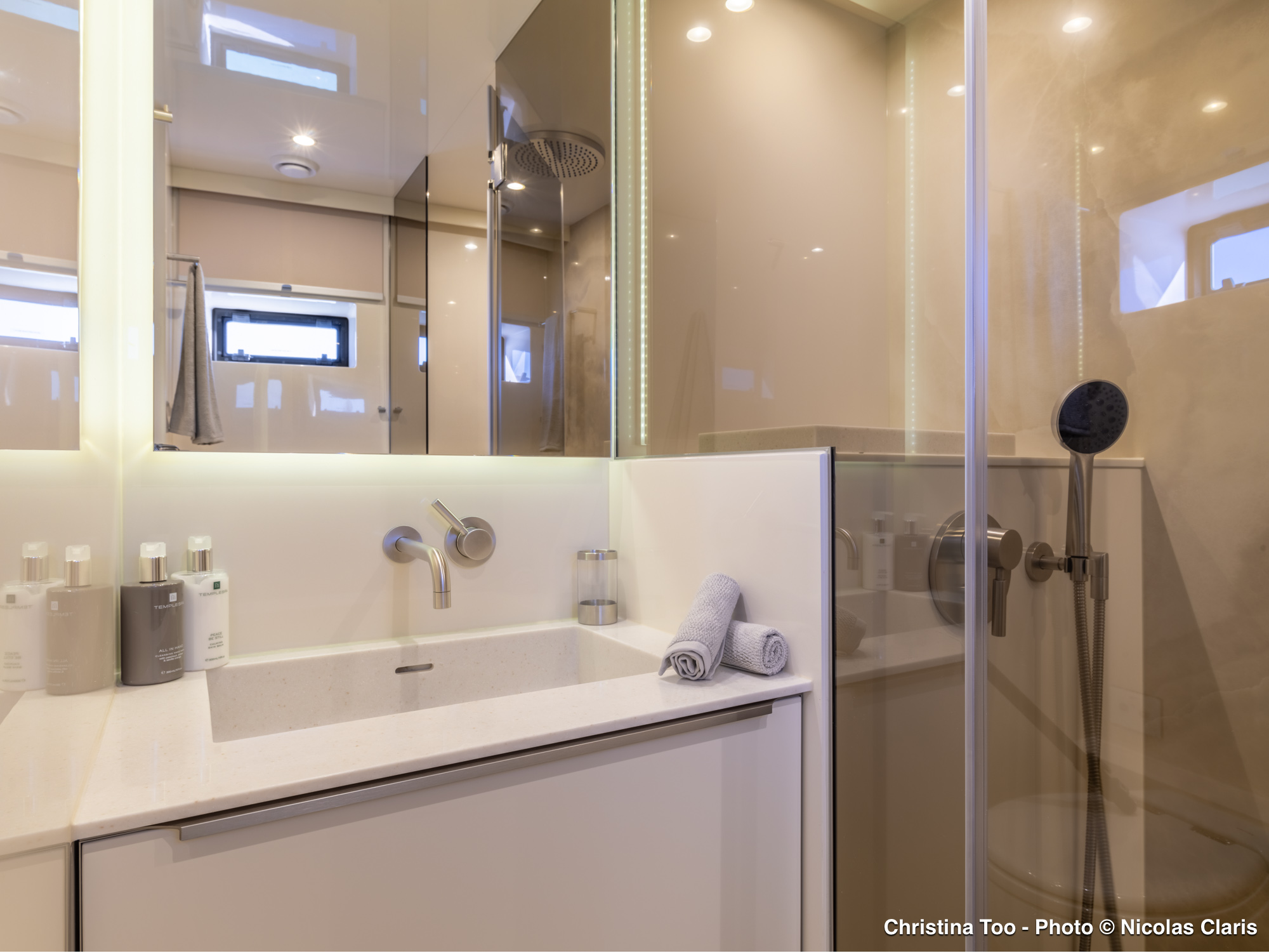 guest cabin - ensuite.jpg
