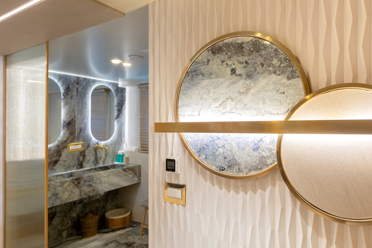 guest cabin 1 ensuite bathroom.jpg