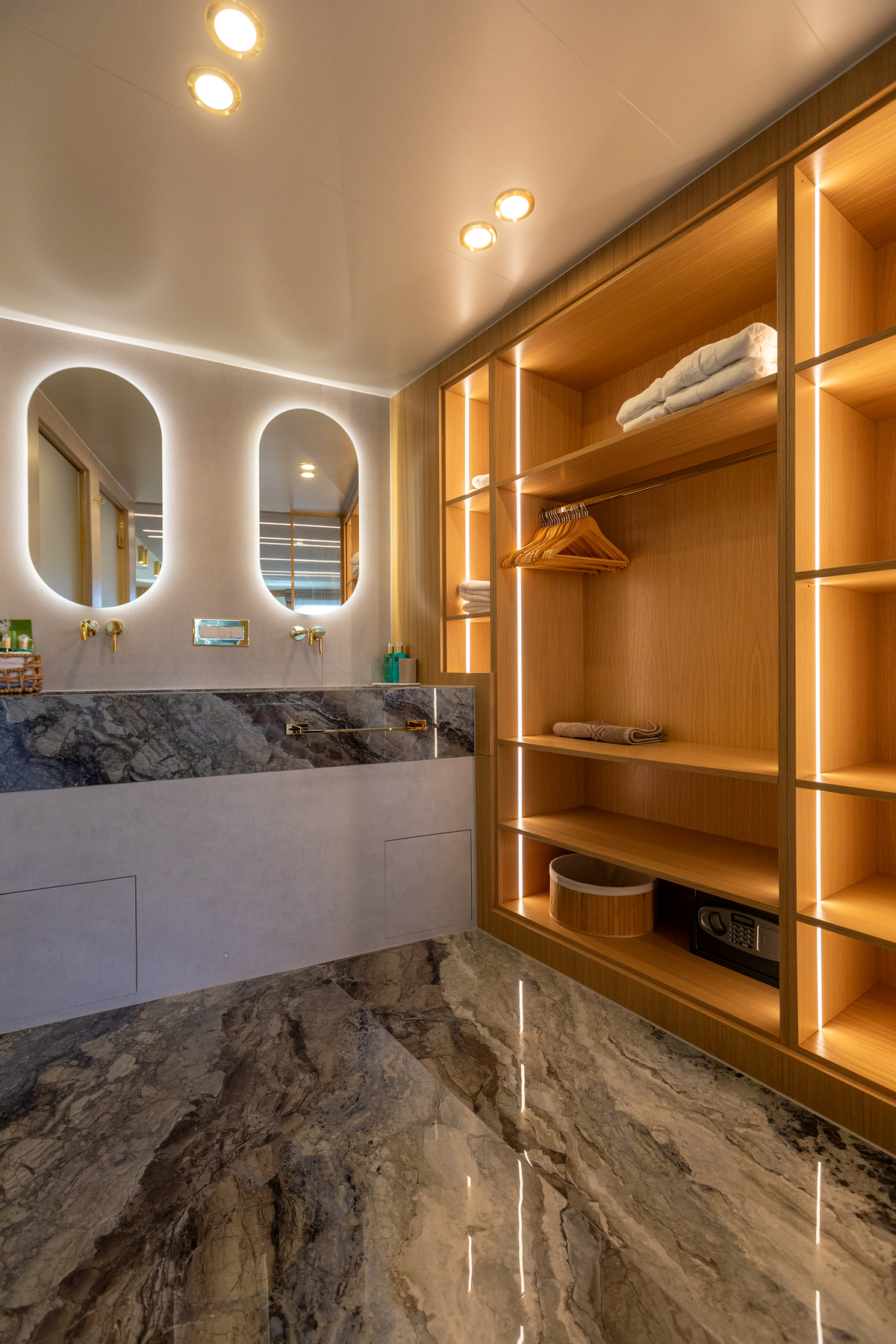 guest cabin 3 - ensuite.jpg