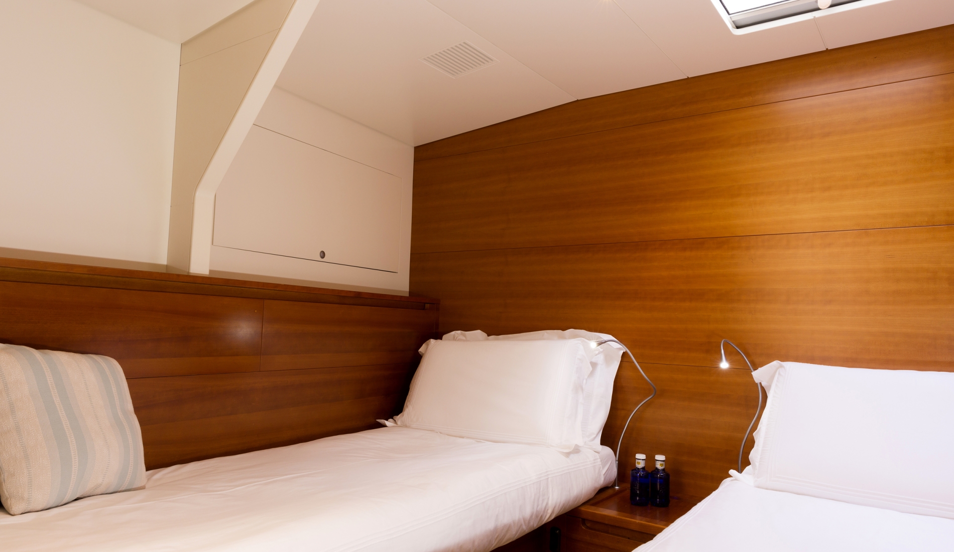 guest cabin twin.jpg