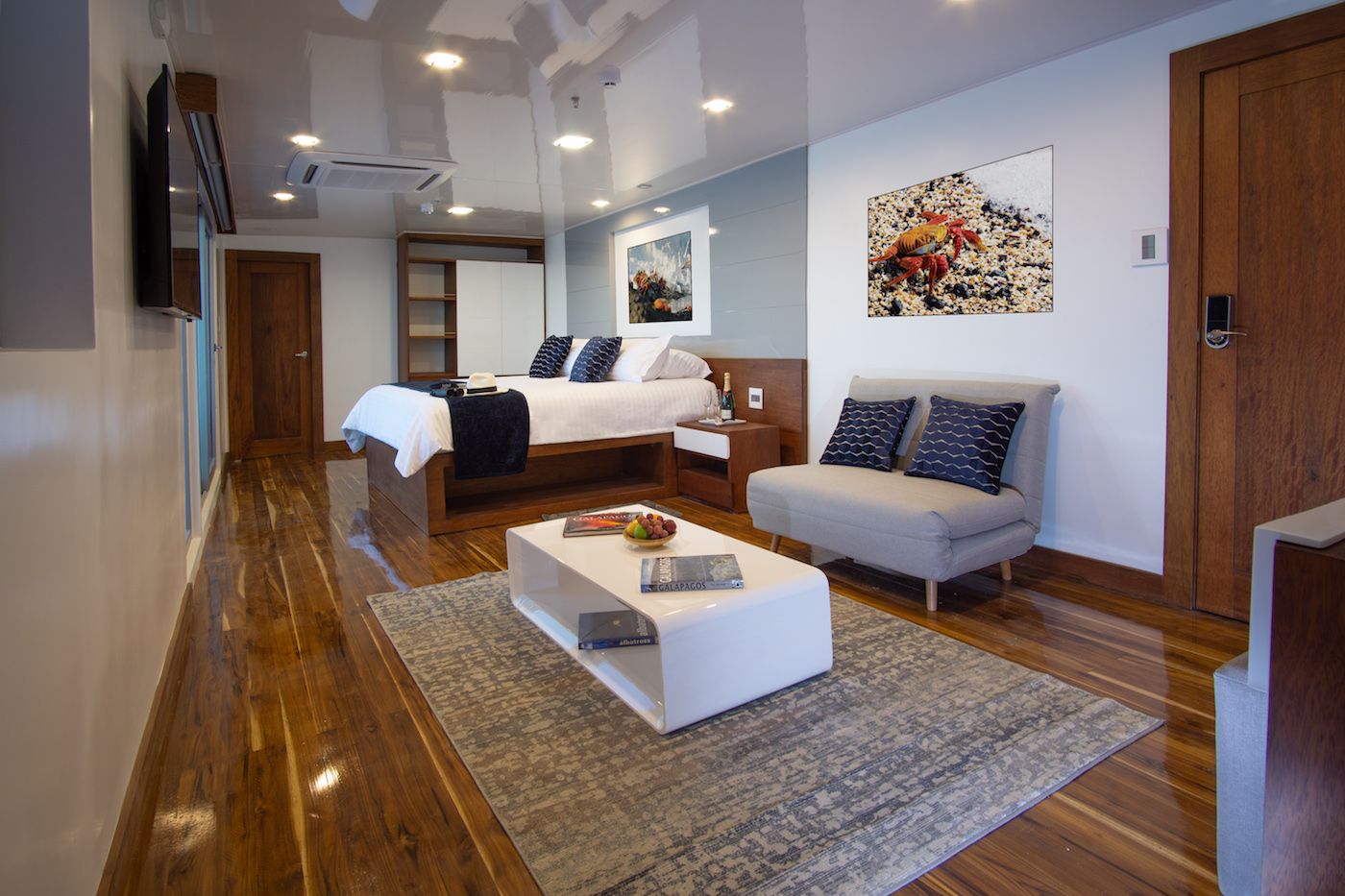guest suite  with seating area.jpg