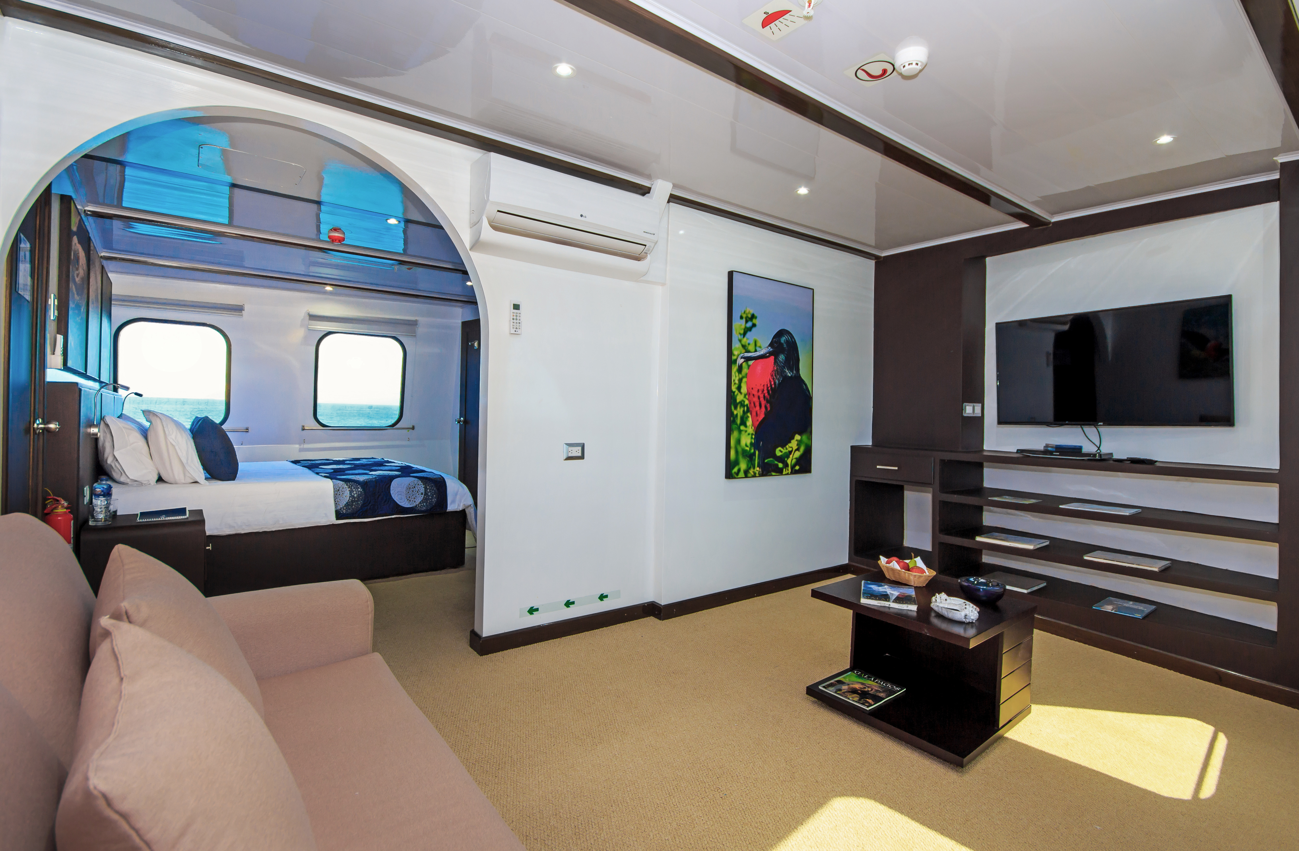 guest suite lounge.jpg