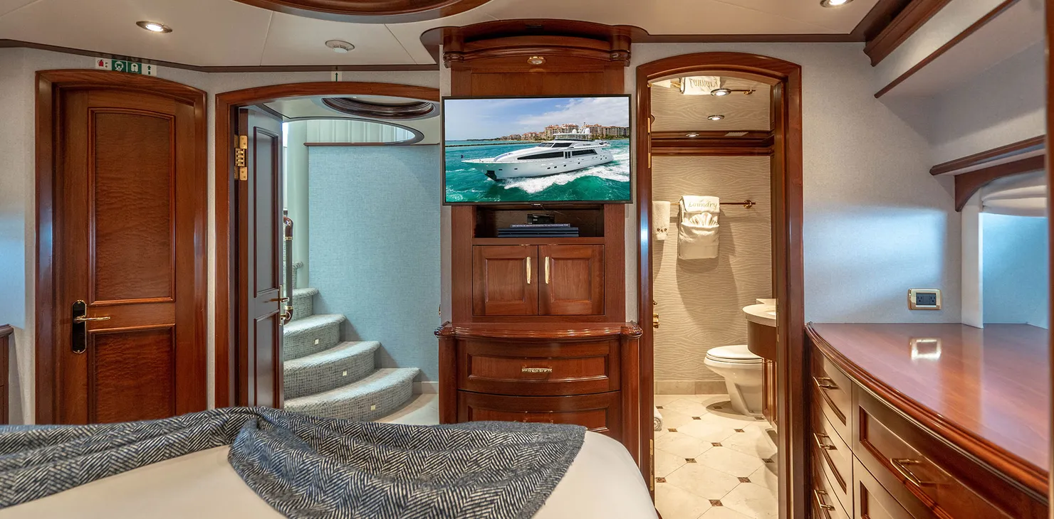 guest suite with bathrooom.png